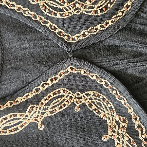 Vintage Silk Skirt (Medium) and Grace Dane Lewis Knit Top Small, $68 - Picture 9 of 16